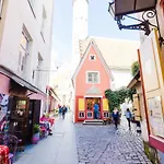 Toompea Castle 2 Bedroom Old Town Apartment *