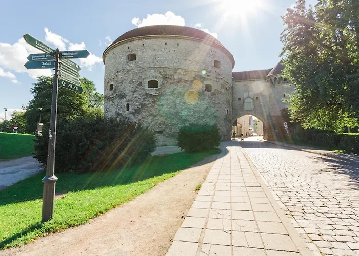 Toompea Castle 2 Bedroom Old Town Apartment Tallinn