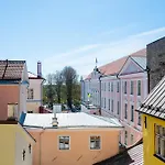 Toompea Castle 2 Bedroom Old Town アパート *